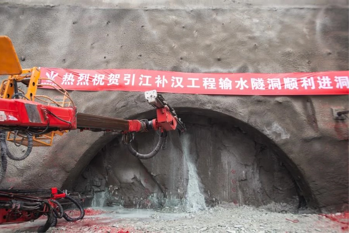 Çin\'in Orta Kesimindeki Yeraltı Su Aktarma Tünelinin İnşası Sürüyor