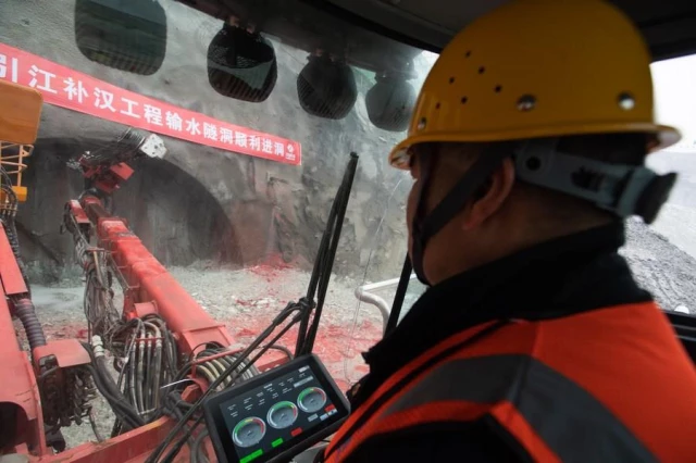 Çin'in Orta Kesimindeki Yeraltı Su Aktarma Tünelinin İnşası Sürüyor