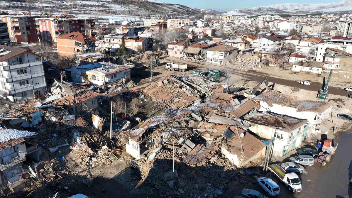 Doğanşehir\'de yaralar sarılıyor