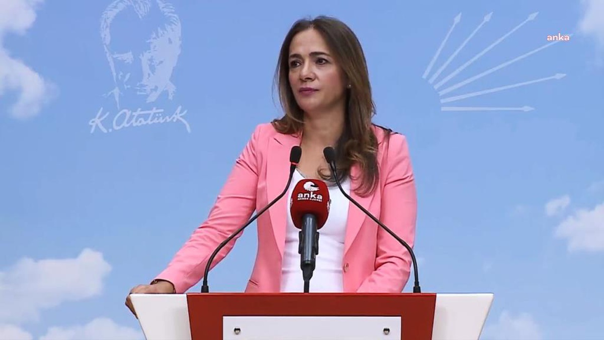 "Dökülen Enkazların İçinde \'Gıyabi Namaz Kılın\' Telkiniyle Enkaz Başından Gönderilen Vatandaşların Yakınlarının Uzuvları da Yer Alıyor Maalesef"