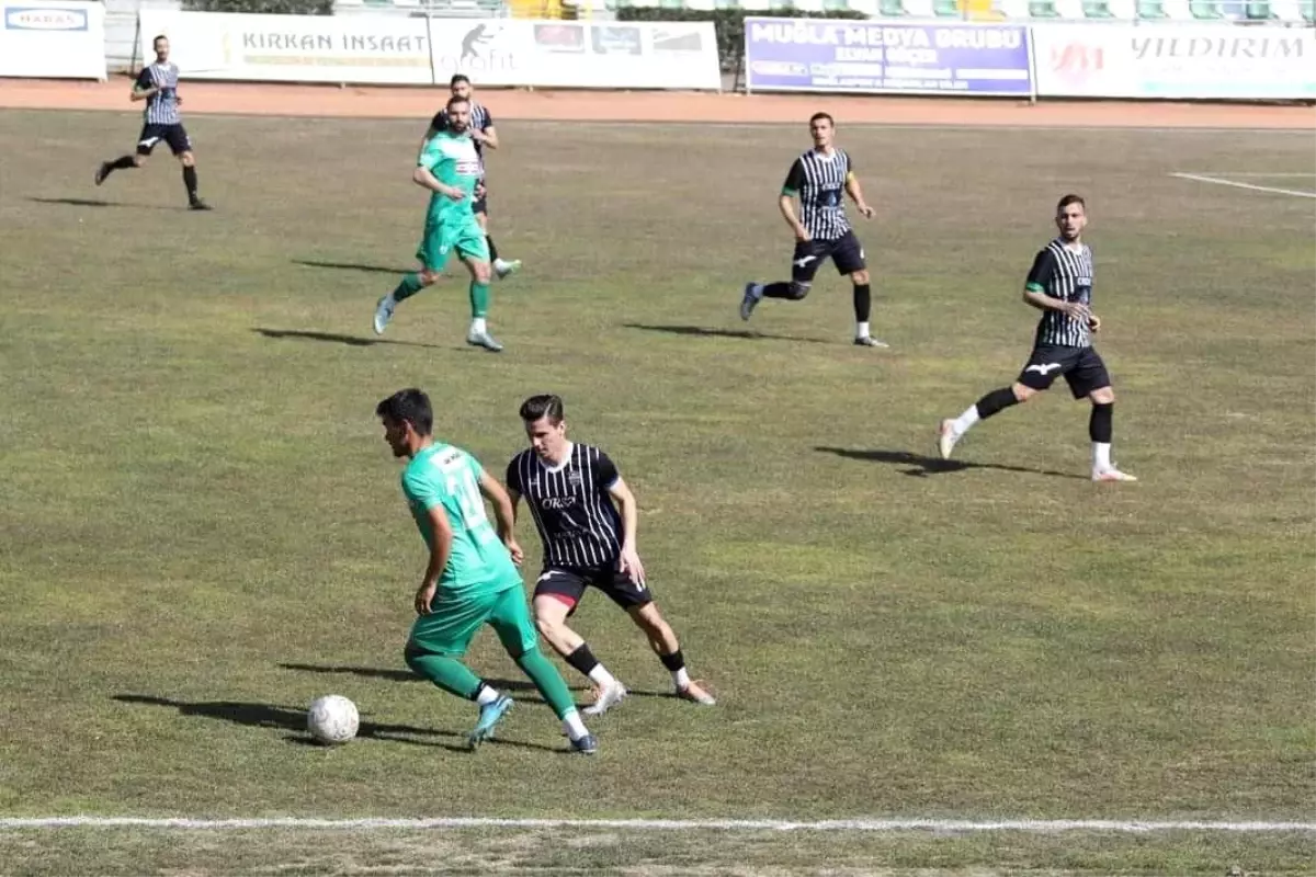 Ermaş Muğlaspor ve Marmaris Gençlikspor depremzedeler için sahaya çıktı