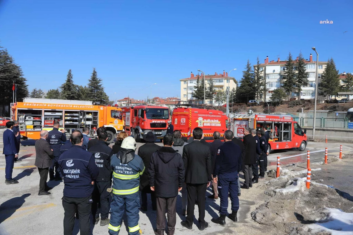 Eskişehir Büyükşehir Belediye Başkanı Büyükerşen, Deprem Bölgesinden Dönen İtfaiye Personeliyle Buluştu