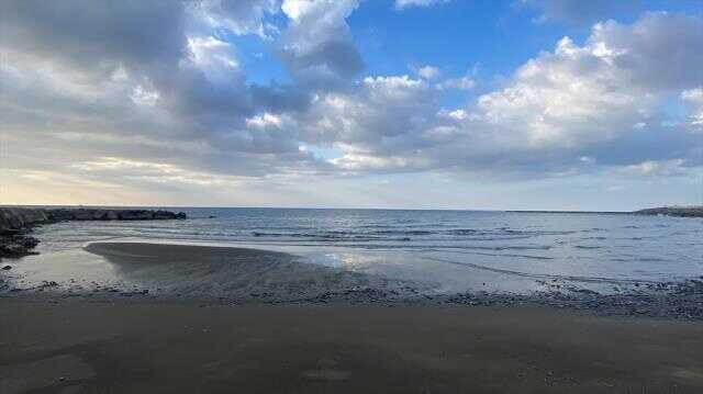 Hatay'da deniz suyu çekildi