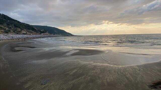 Hatay'da deniz suyu çekildi