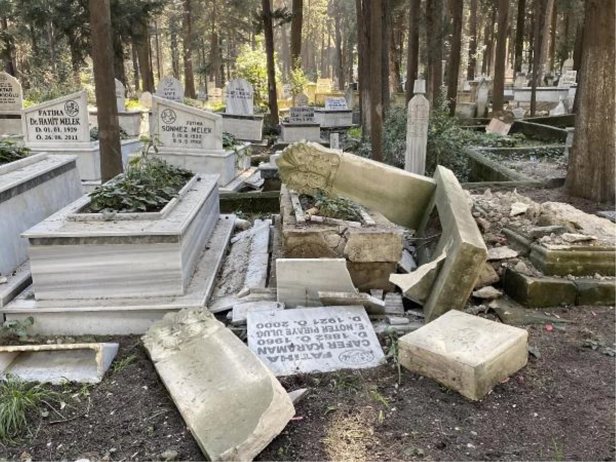 Hatay\'da depremde mezarlar da hasar gördü
