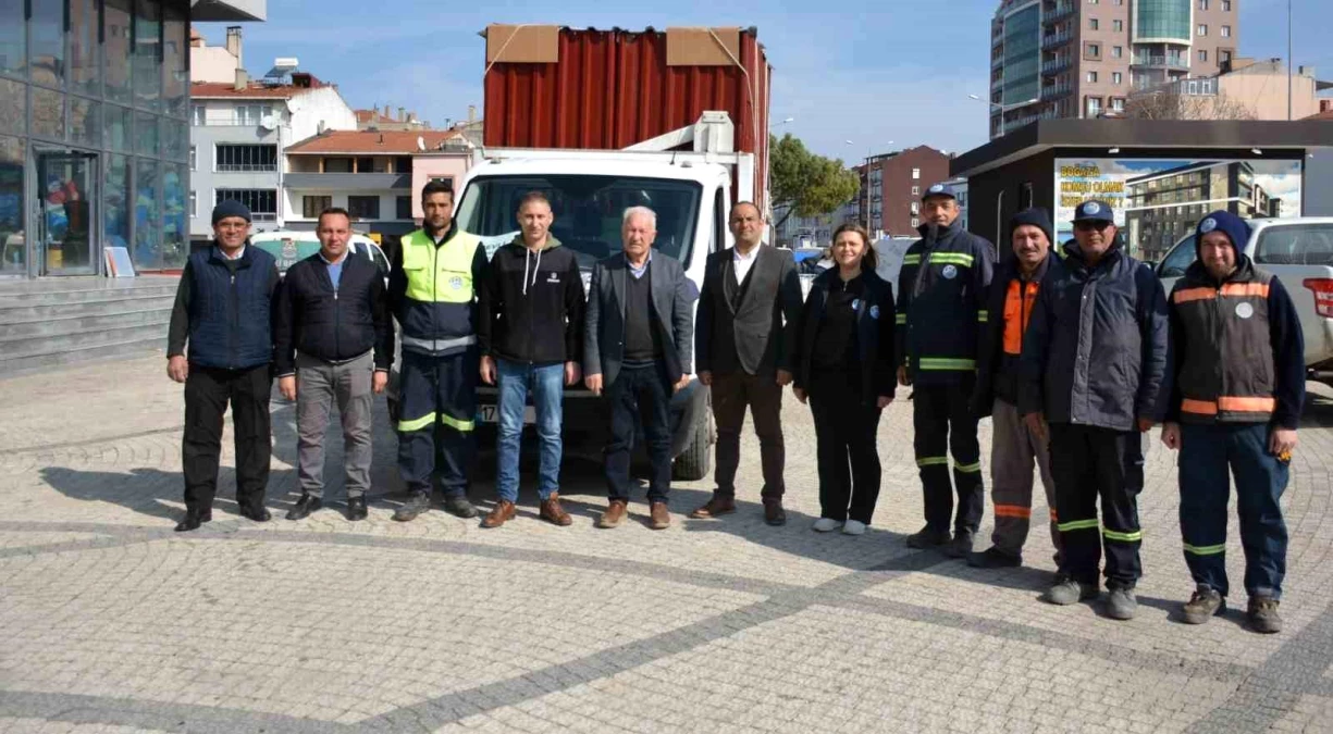 Lapseki Belediyesi deprem bölgesine 13\'üncü yardım aracını gönderdi