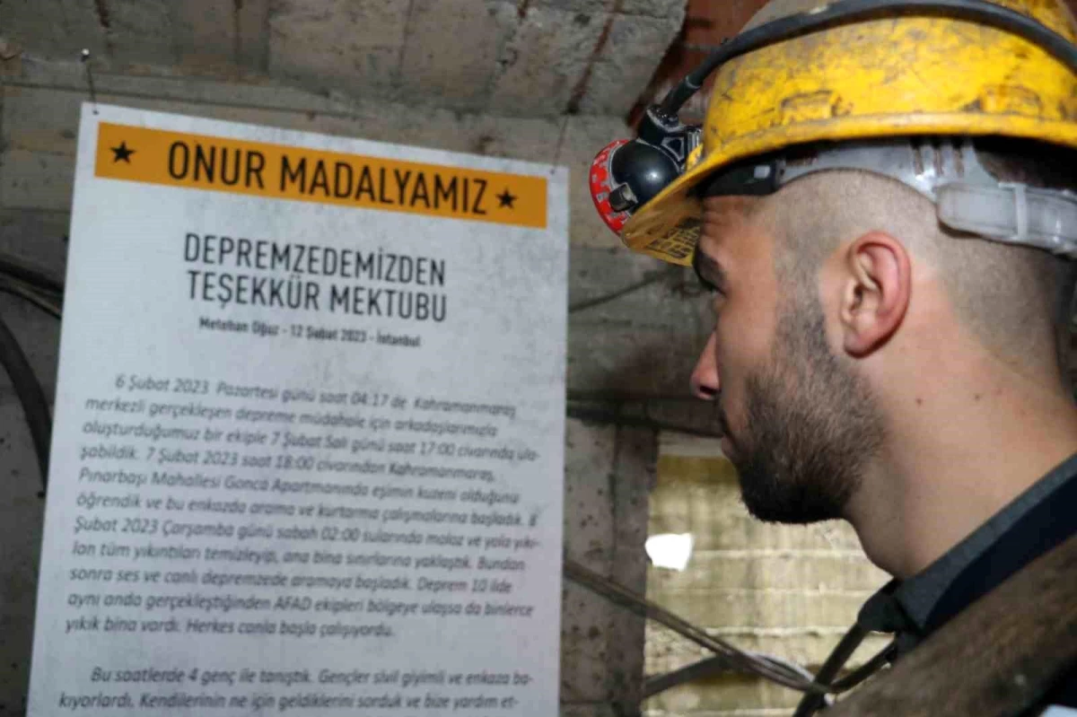 Madenciler teşekkür mektubunu "onur madalyası" olarak kömür ocağının girişine astı