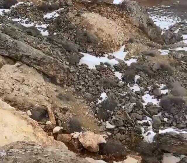 Malatya'da korkunç manzara deprem dağı ikiye böldü Malatya'da korkunç manzara deprem dağı ikiye böldü