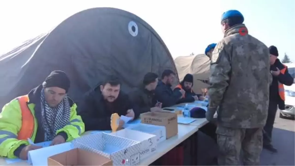 Mehmetçik deprem bölgesinde yardımlarını sürdürüyor