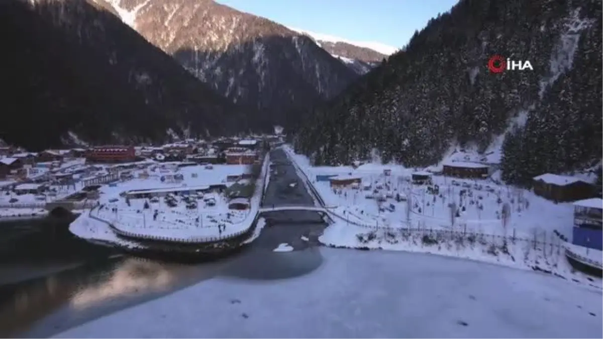 Uzungöl buz tuttu, kartpostallık manzara böyle görüntülendi