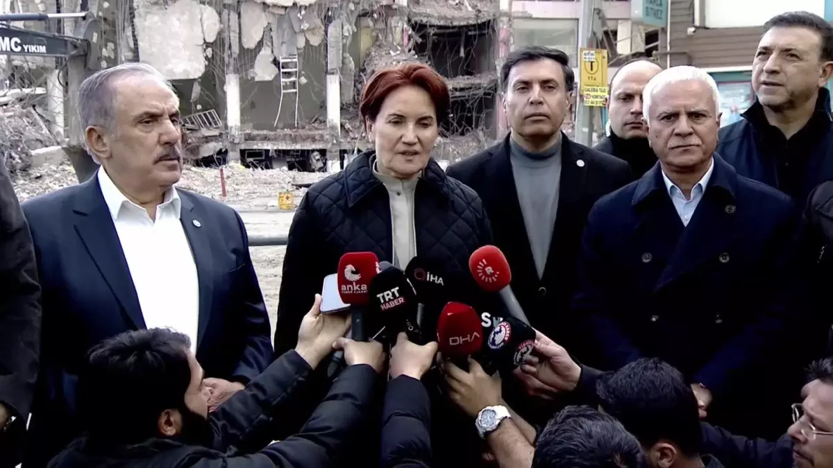 Akşener, Deprem Bölgesi Diyarbakır\'da: "Bıktık Milletin İradesini Hiçe Sayan Saygısız, Kaba, Nobran Atanmışların Tavır ve Davranışlarından. Bu...