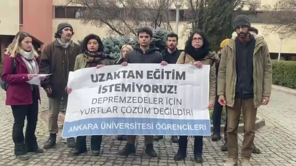 Ankara Üniversitesi Öğrencilerinden \'Uzaktan Eğitim\' Protestosu: Onlarca TOKİ Konutları, Oteller Varken İlk Tercih Edilen Yerin Kyk Yurtları Olması...