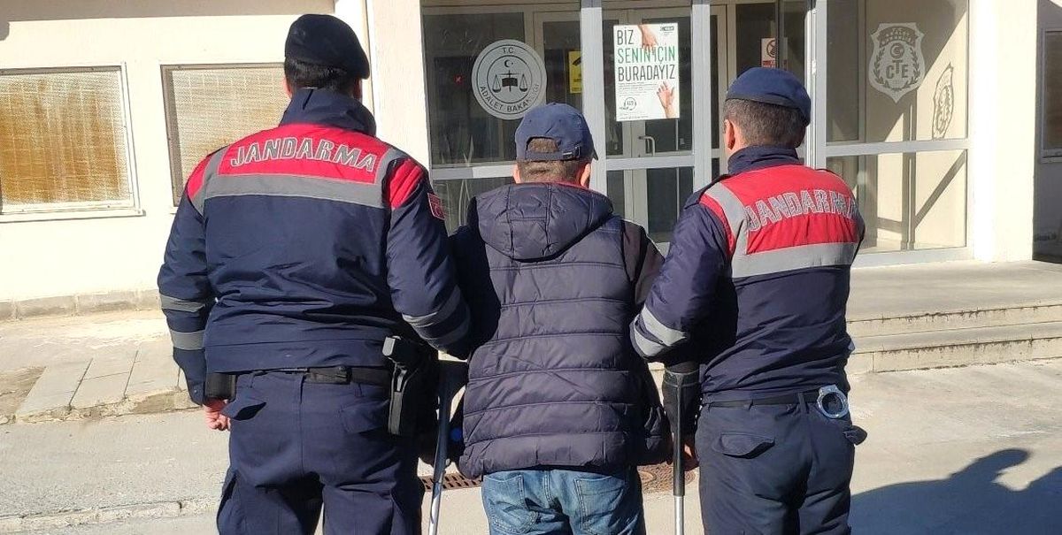 Aranan şahıslar jandarmaya takıldı