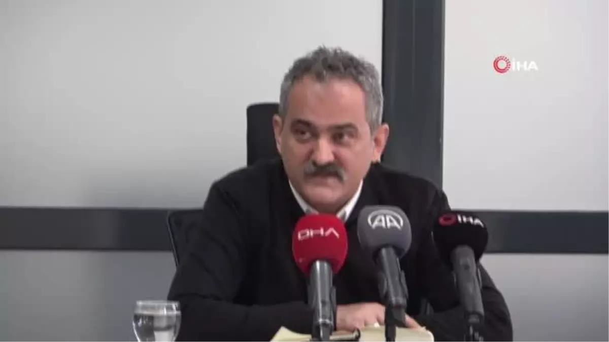 Bakan Özer: "Eğitime verilen ara Gaziantep ve Osmaniye\'de 13 Mart\'a, Adıyaman, Malatya, Kahramanmaraş ve Hatay\'da 27 Mart\'a kadar uzatıldı"