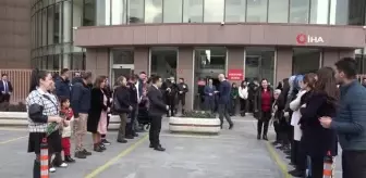 Deprem bölgesinden dönen adliye personeline alkışlı ve karanfilli karşılama