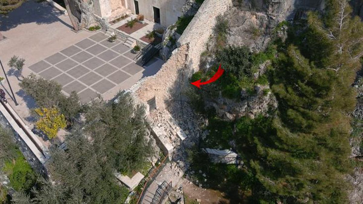 Dünyanın ilk mağara kilisesi olan Saint Pierre Kilisesi'nin depremde yalnızca istinat duvarı yıkıldı