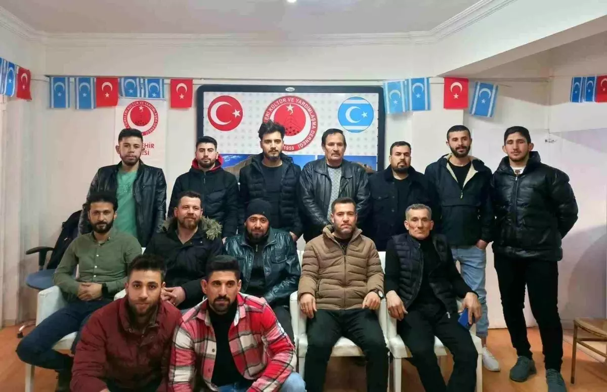 Eskişehir\'de yaşayan Irak Türkmenleri, yardım için gittikleri afet bölgesinde döndü