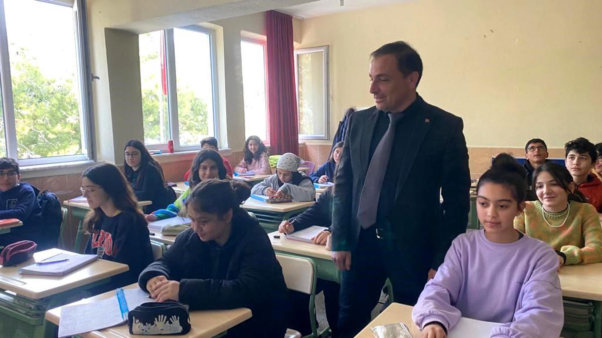 Gazipaşa\'da depremzede çocuklar okula başladı