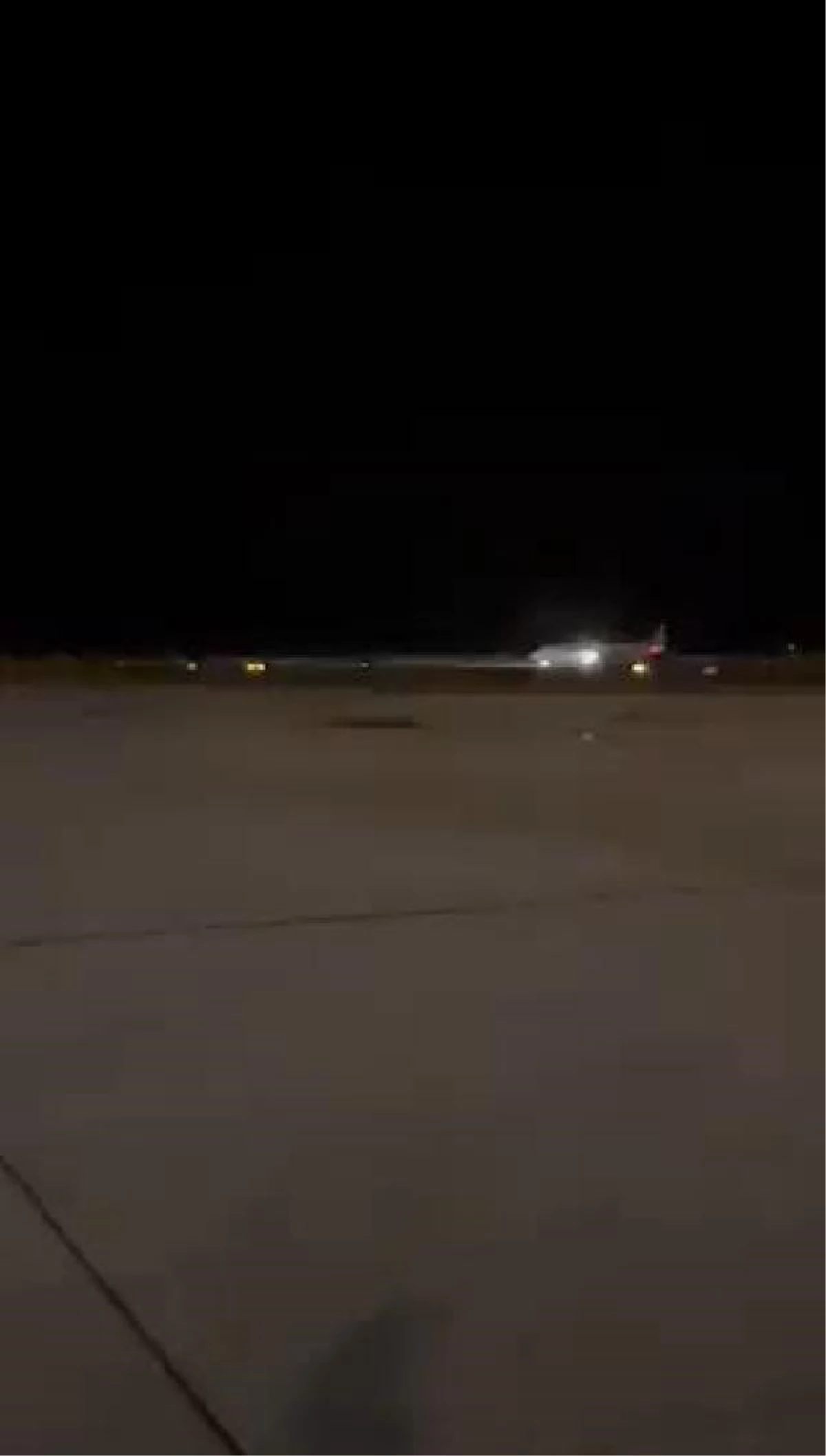 Hatay Havalimanı\'nda yapılan kontrollerden sonra uçuşlar devam ediyor