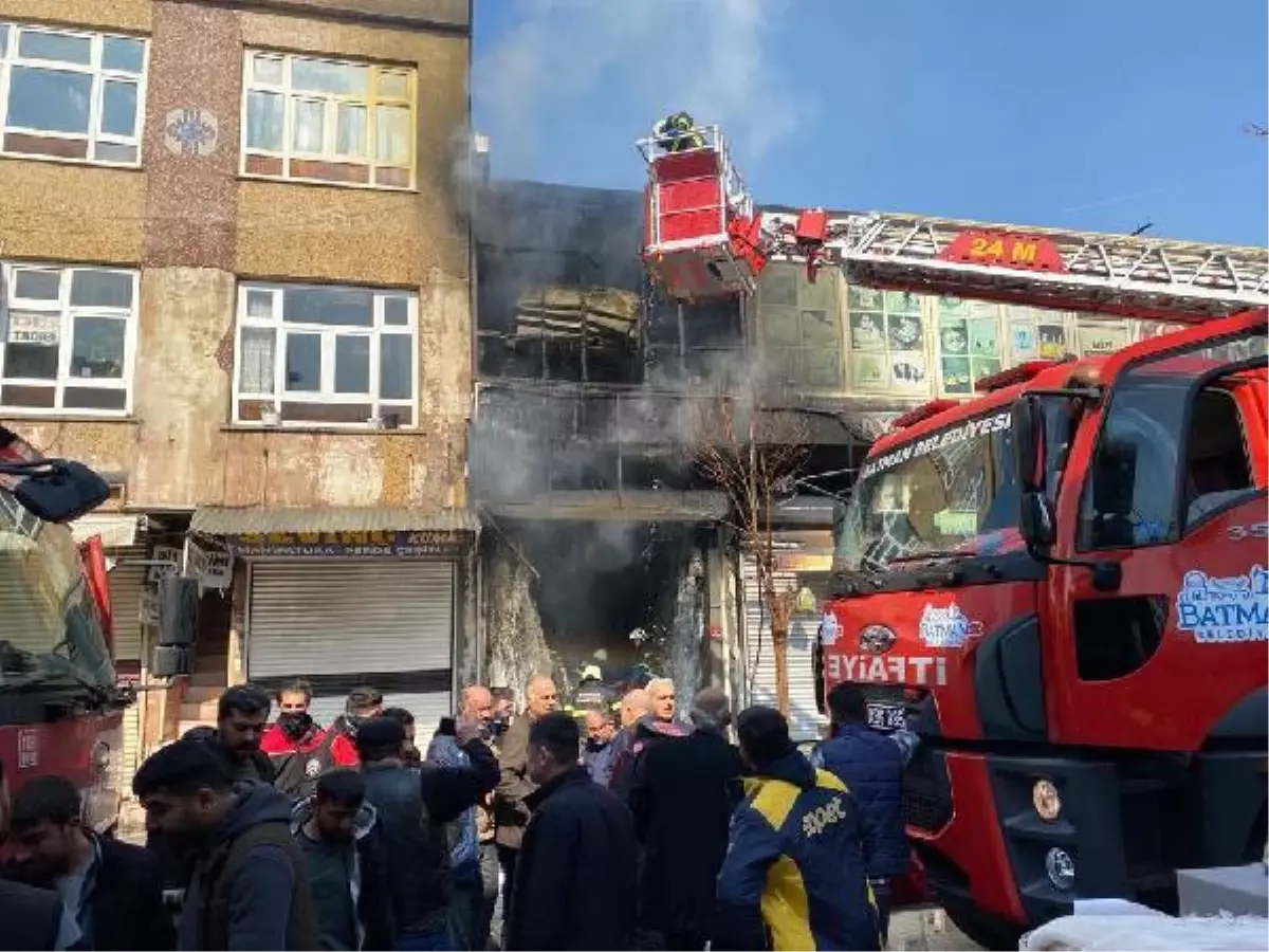 İş merkezinde çıkan yangında 5 iş yeri zarar gördü