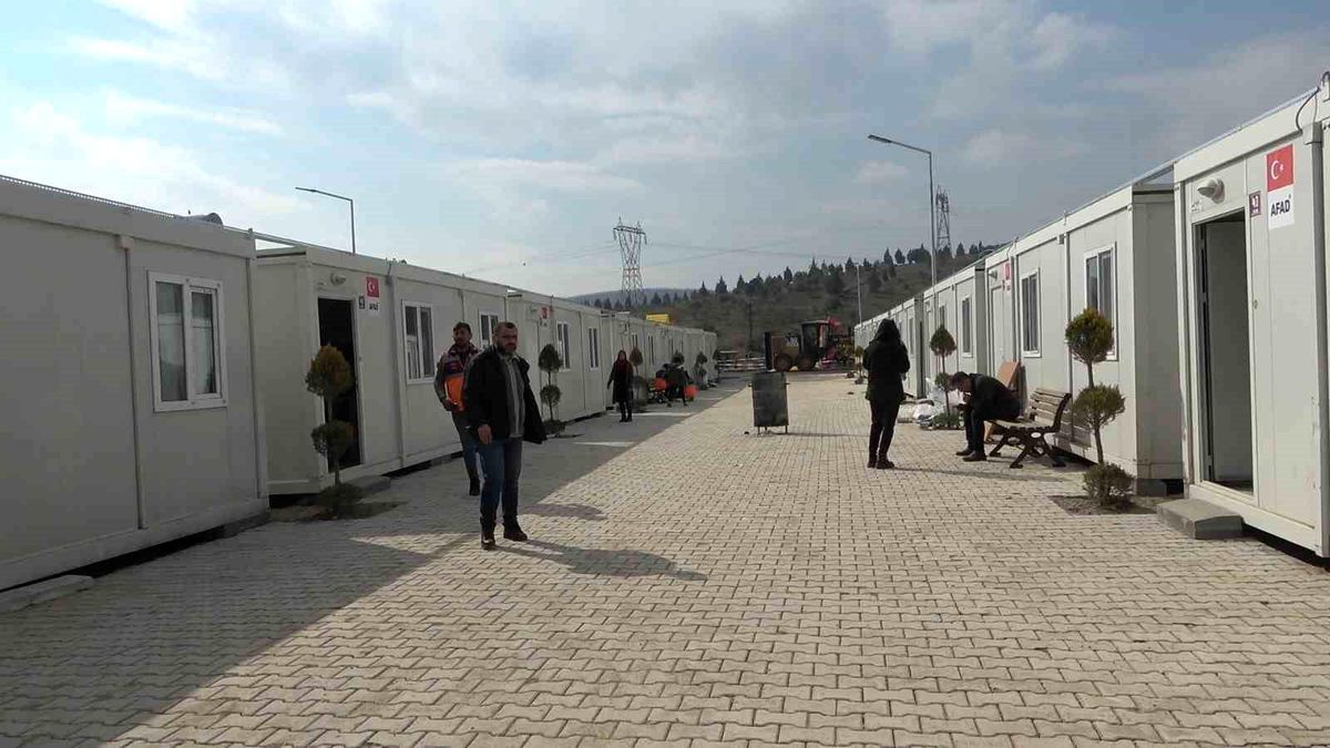 Kahramanmaraş\'ta 117 aileye yuva olacak konteyner kentte çalışmalar sürüyor