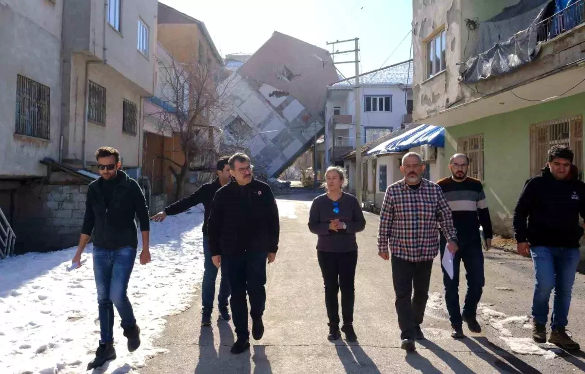 NEVÜ akademisyenleri deprem bölgesinde yapısal hasarları inceliyor