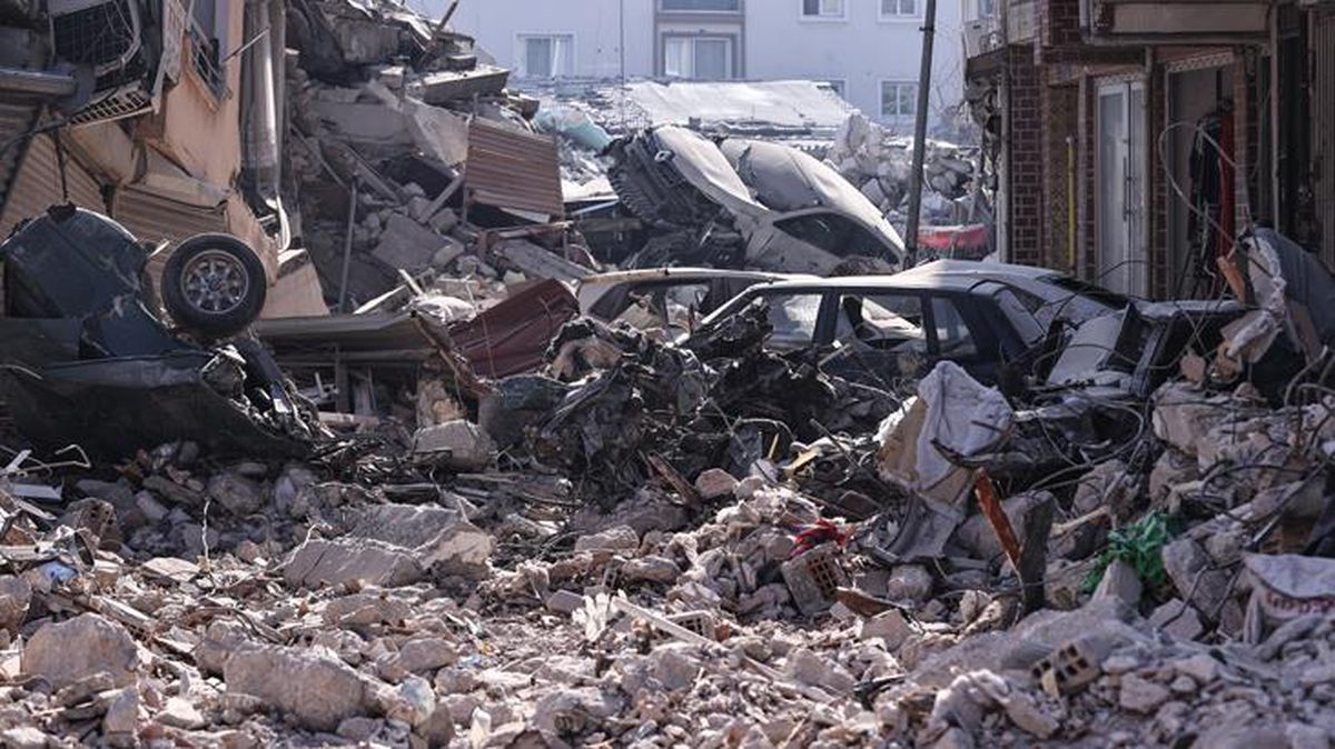 Son Dakika! Depremde hayatını kaybedenlerin sayısı 41 bin 156'ya yükseldi