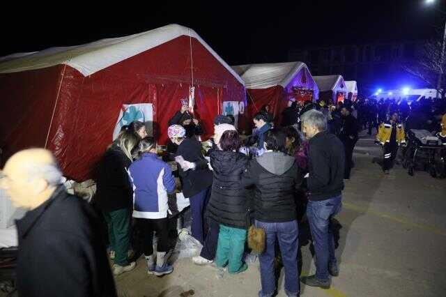 Son Dakika: Hatay'da 6.4 ve 5.8 büyüklüğünde iki büyük deprem! Yıkılan binalar var