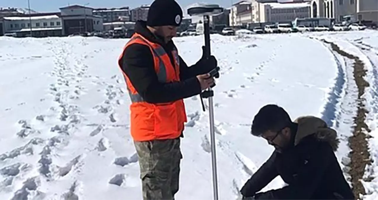 Talas, Deprem Bölgesinde Çok Yönlü Çalışıyor