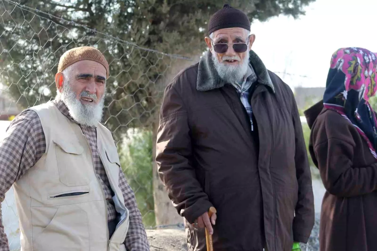 80 yaşındaki Yusuf dede: "Cumhurbaşkanı şimdi ikinci kez geliyor, her şey vatandaş için yapılıyor"