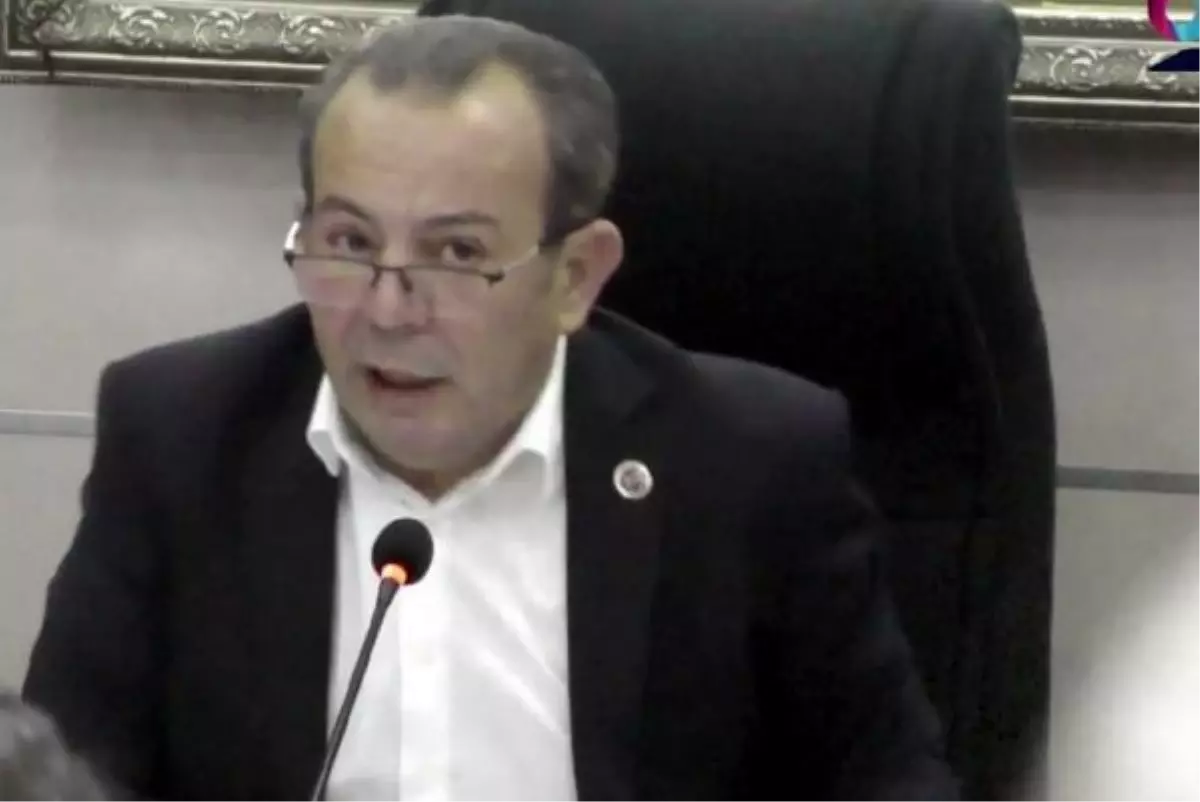 AK Parti'li meclis üyesi, Tanju Özcan'a su şişesi fırlattı