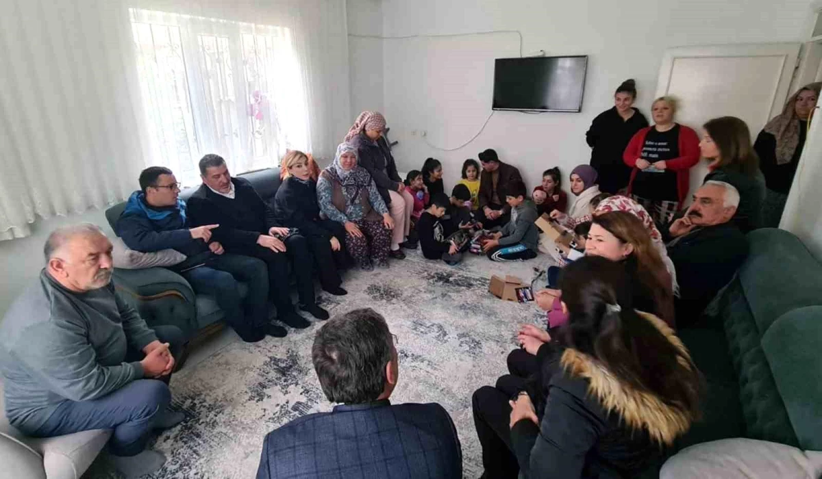AK Parti Milletvekili Gökcan Yatağan\'da depremzede vatandaşları ziyaret etti