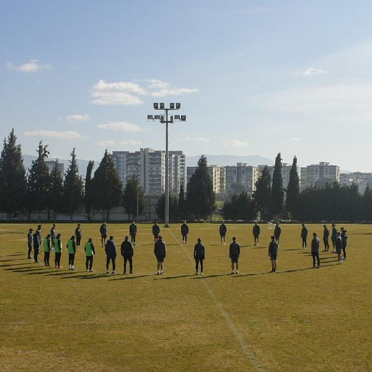 Akhisarspor depremzedeleri andı