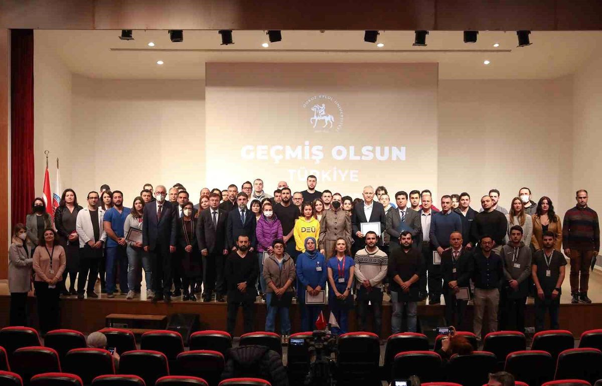 Deprem bölgesinden dönen DEÜ ekiplerine teşekkür belgesi