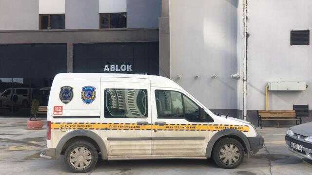 Emekli polis memuru tartıştığı yeğenini sırtından bıçaklayarak öldürdü Emekli polis memuru tartıştığı yeğenini sırtından bıçaklayarak öldürdü