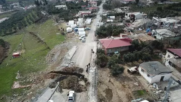 Köy fay hattı üzerine kuruluydu! Deprem sonrası tam 200 evden sadece 10'u ayakta kalabildi