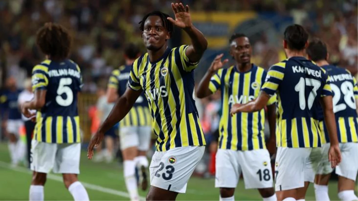 Fenerbahçe\'de cezalı Batshuayi\'nin yerine Joshua King, Konyaspor maçında ilk 11\'de forma giyecek