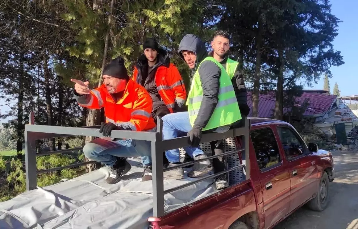 Gönüllü NEVÜ öğrencileri deprem bölgesinde