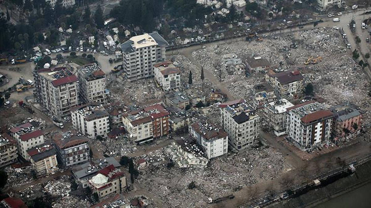 4 büyük deprem, binlerce can kaybı! Yıkımın bir gecede katlandığı Hatay havadan görüntülendi