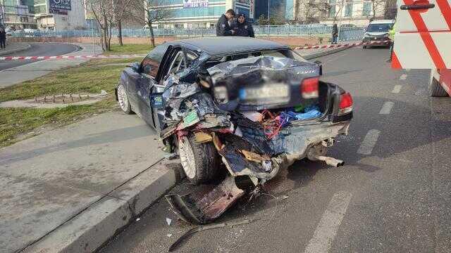 İSTANBUL-BEYLİKDÜZÜ'NDE SERVİS OTOBÜSÜ 9 ARACA ÇARPTI: 8 YARALI-1