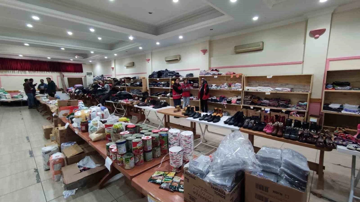 Kastamonu\'da depremzedeler için Kızılay tarafından sosyal market açıldı