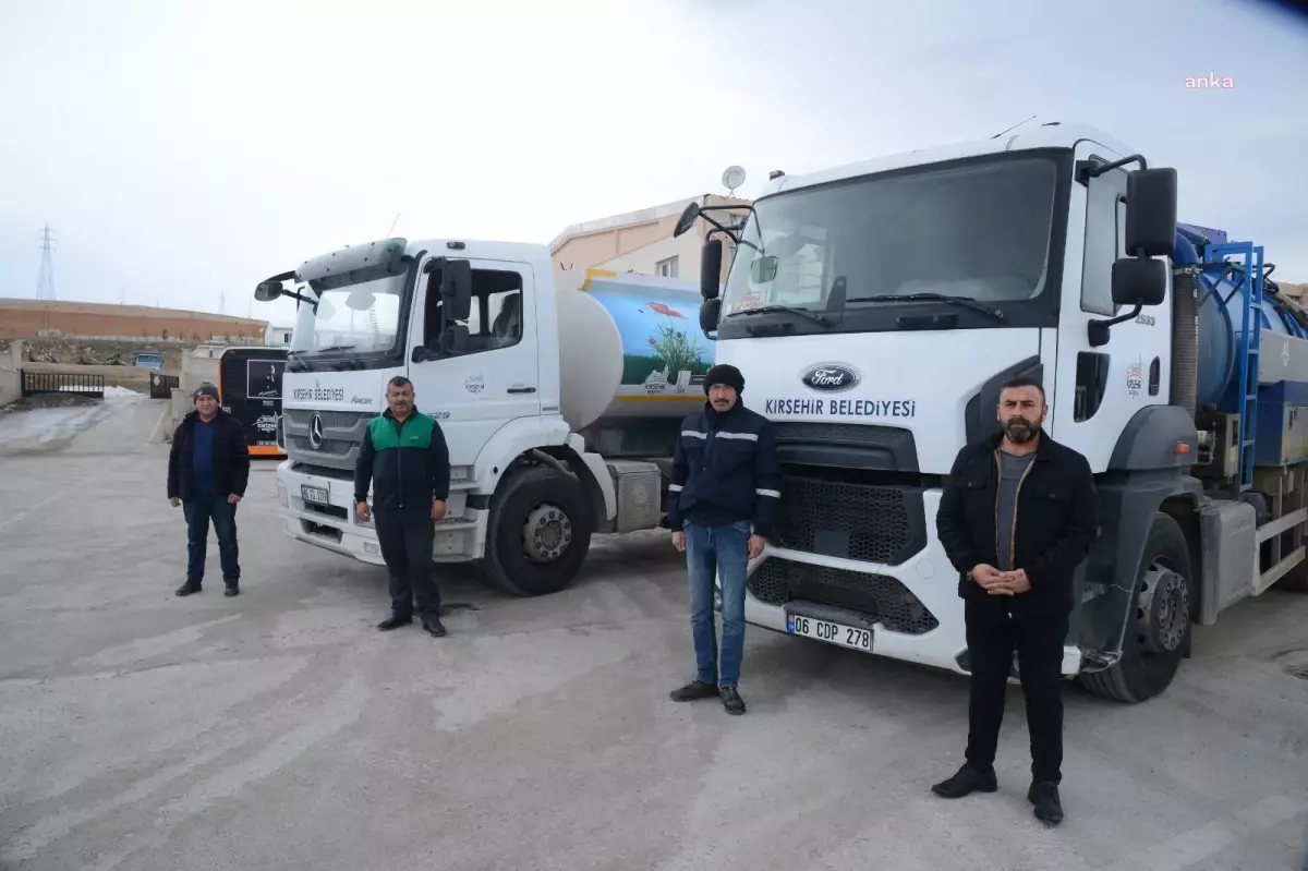 Kırşehir Belediyesi, Pazarcık\'a Arazöz ve Kombine Araç Gönderdi