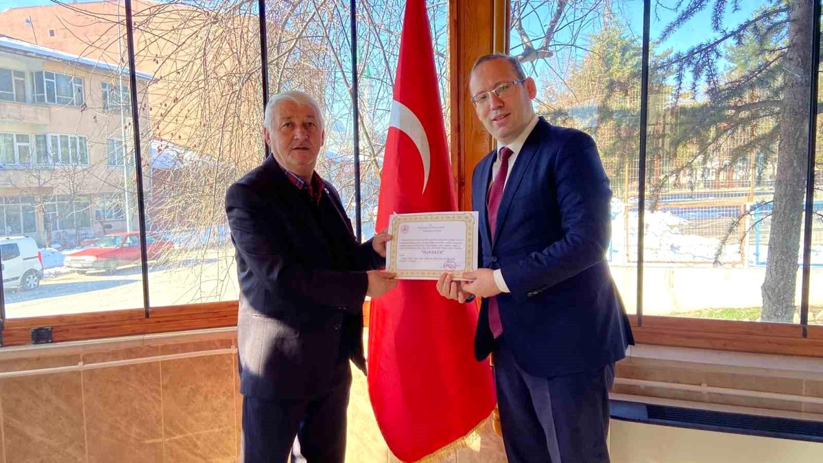 Köy muhtarlarına teşekkür belgesi verdi