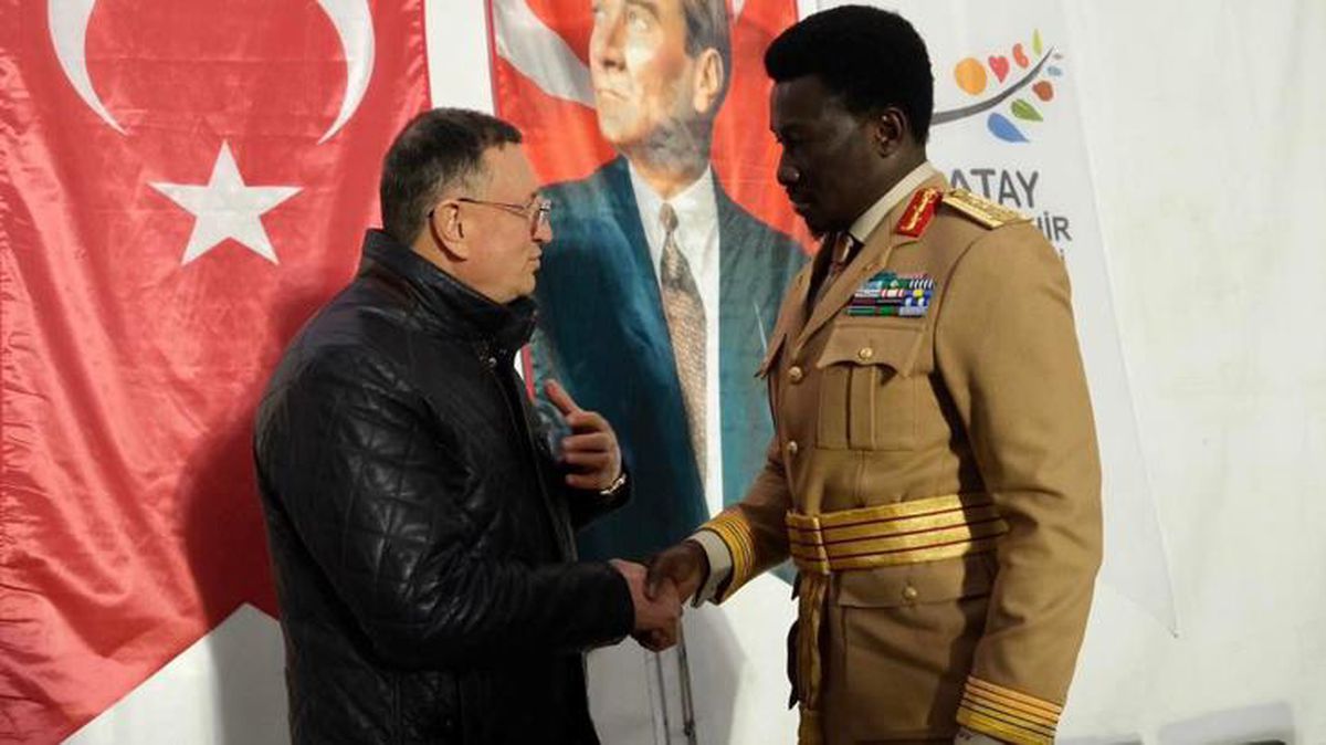 Lütfü Savaş'ı fena trollediler! 'Afrika prensi' diye paylaştığı kişi sosyal medya fenomeni çıktı