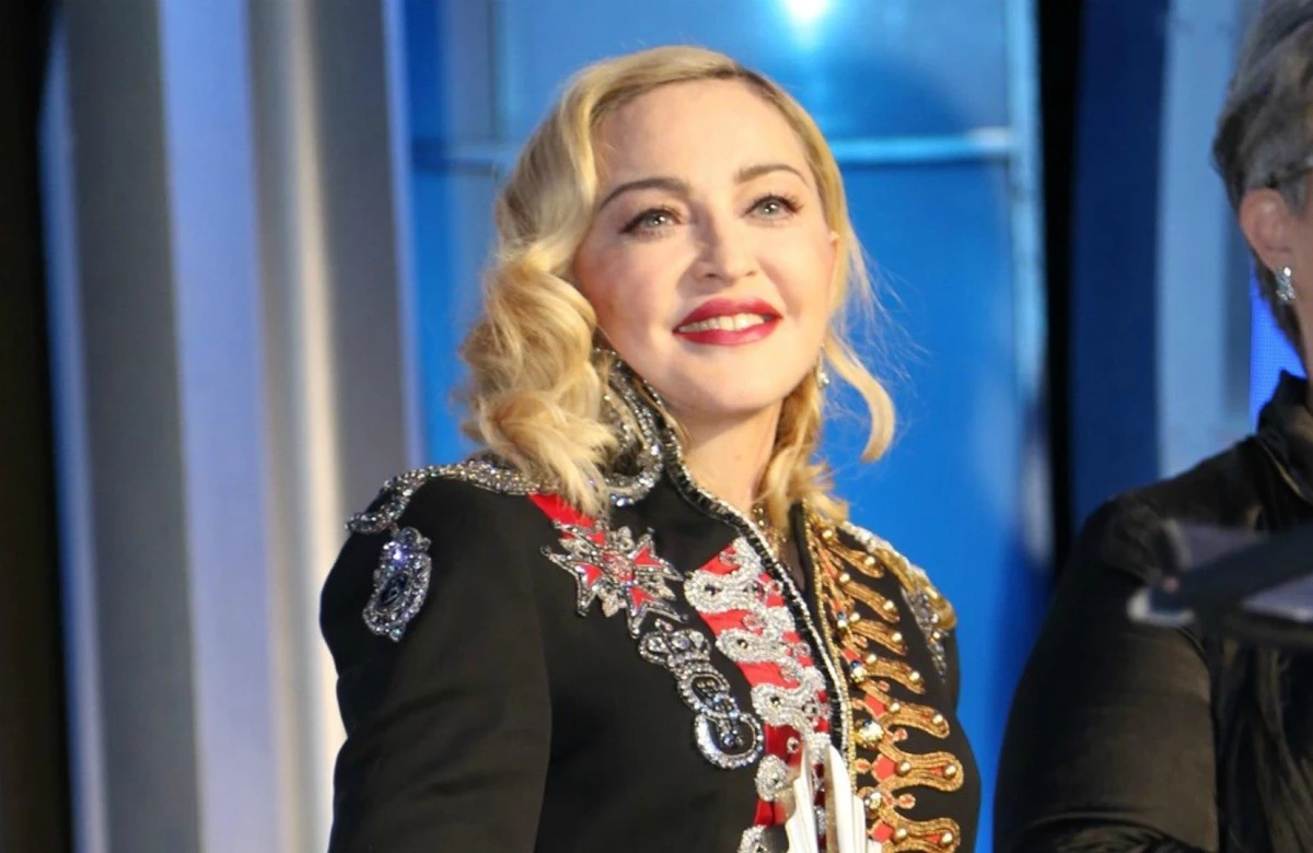 \'Mert Alaş Madonna\'yı Türkiye\'deki kutuplaşmaya meze yaptı\'
