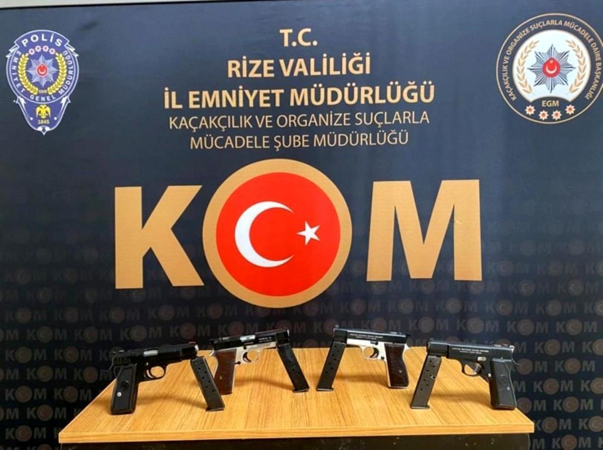 Rize\'de aracında el yapımı tabancalar yakalanan şahıs tutuklandı