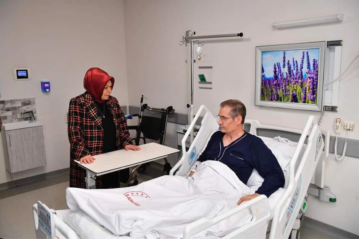 Sancaktepe Belediye Başkanı Şeyma Döğücü\'den hastandeki depremzedelere ziyaret