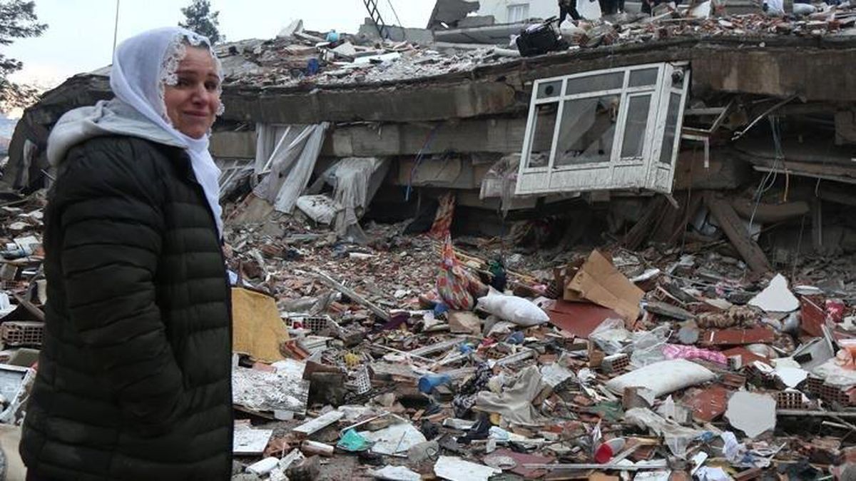 Son Dakika: Depremde hayatını kaybedenlerin sayısı 42 bin 310'a yükseldi