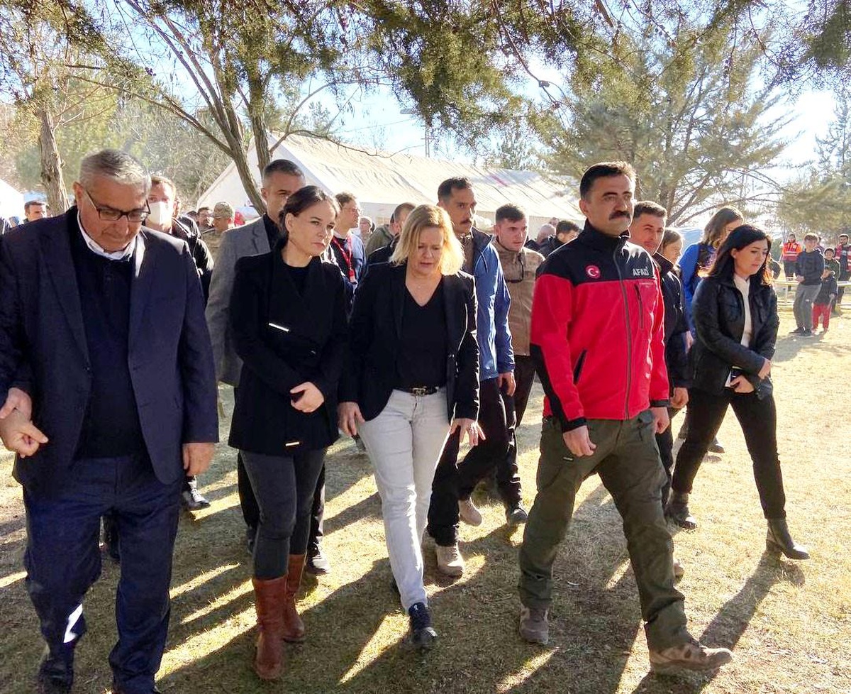 Alman bakanlar, depremin merkezi Pazarcık\'ı ziyaret etti