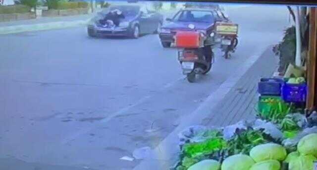 Aracın kaputunda kilometrelerce sürüklendi Aracın kaputunda kilometrelerce sürüklendi